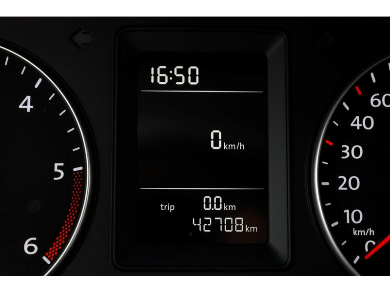 47570902-volkswagen-caddy-16