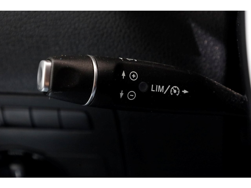 47998525-mercedes-benz-vito-18