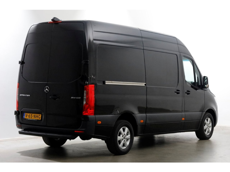 48027449-mercedes-benz-sprinter-2