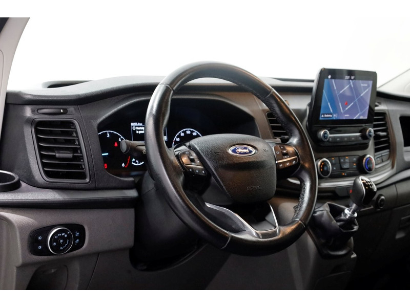 48133904-ford-transit-custom-12