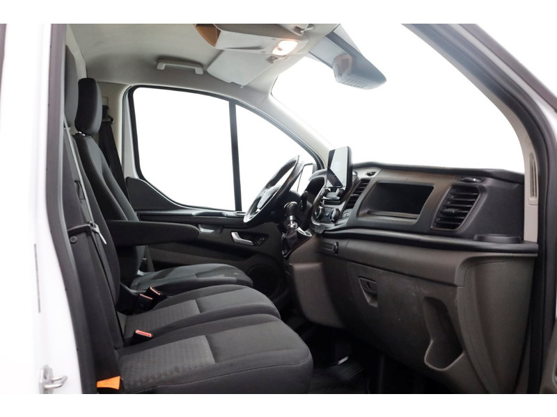 48133904-ford-transit-custom-3
