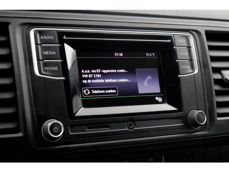 48417502-volkswagen-transporter-15