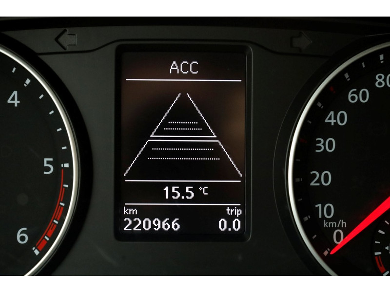 48417502-volkswagen-transporter-16