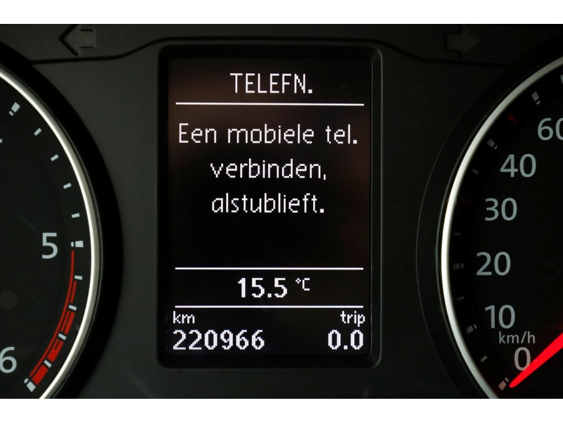 48417502-volkswagen-transporter-18
