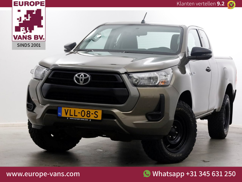 48611505-toyota-hilux-1
