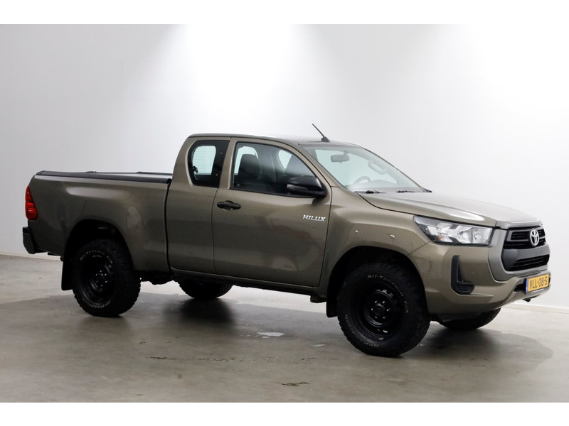48611505-toyota-hilux-10