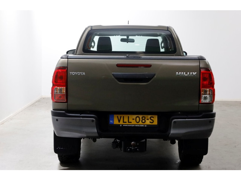 48611505-toyota-hilux-11