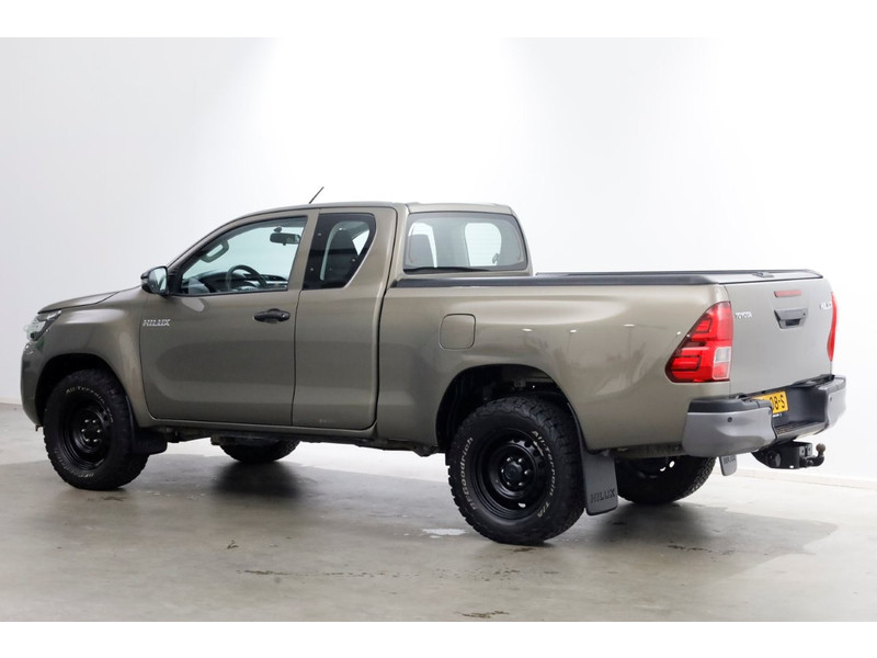 48611505-toyota-hilux-9