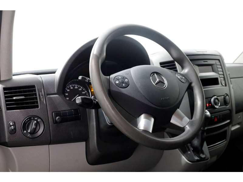 48741993-mercedes-benz-sprinter-14