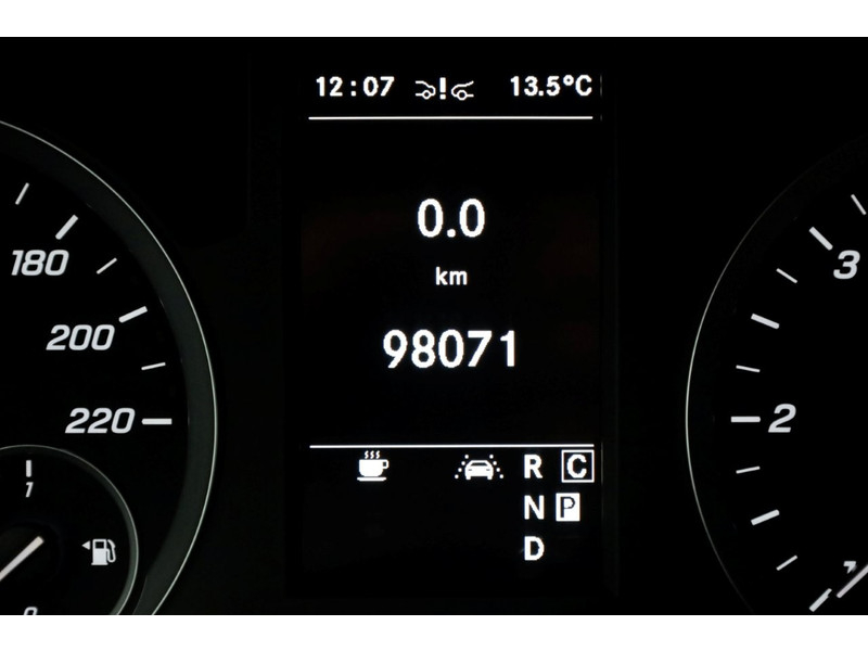 48863297-mercedes-benz-vito-22