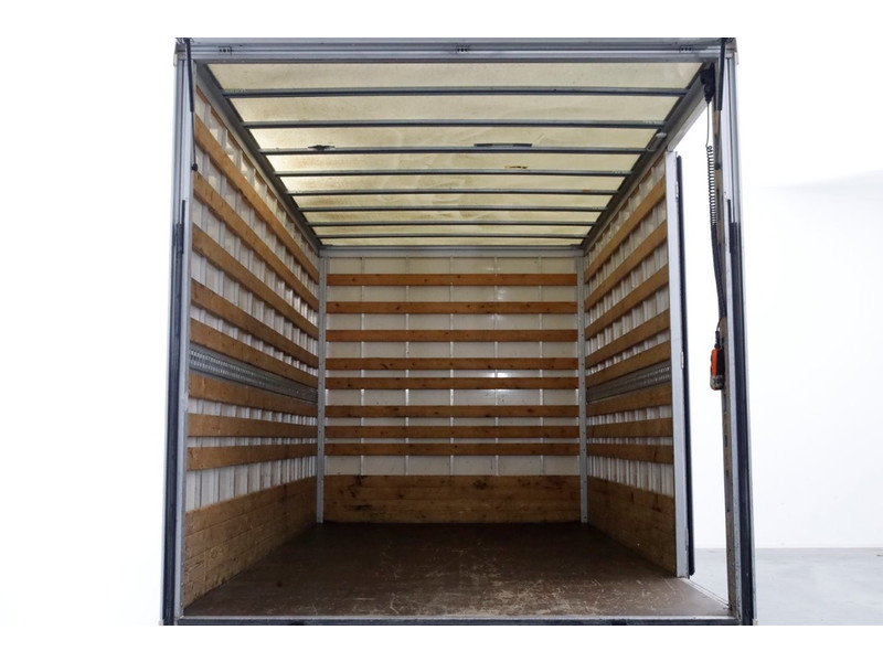 48968055-mercedes-benz-sprinter-6