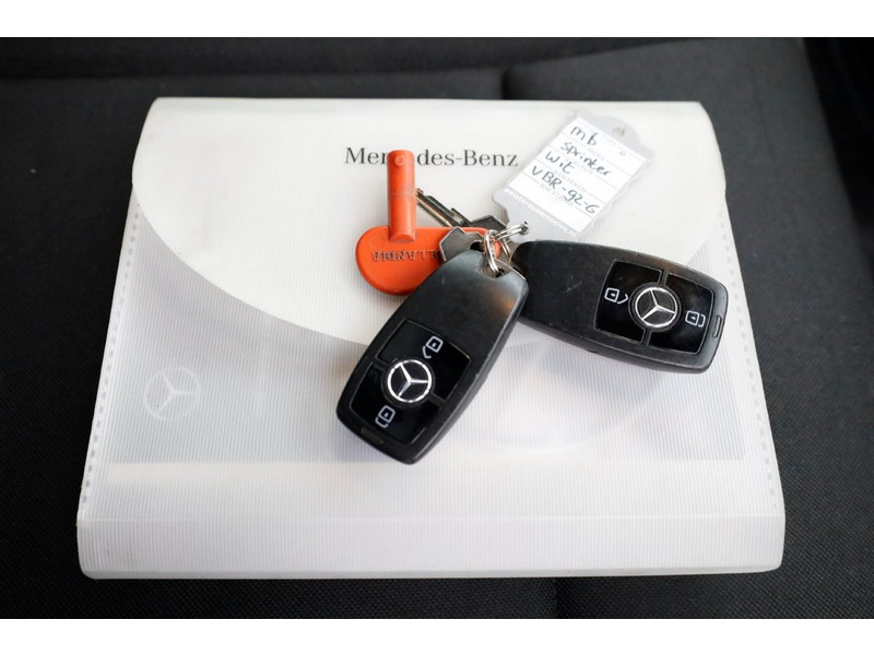 48968055-mercedes-benz-sprinter-7