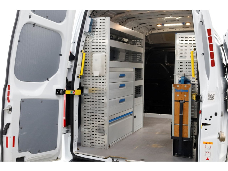 49018340-ford-transit-custom-11