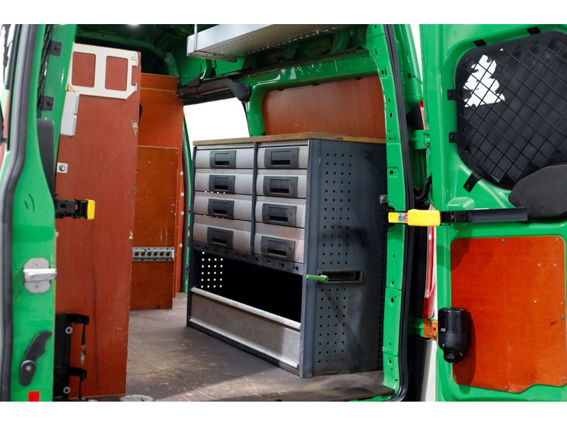 49046971-ford-transit-custom-11