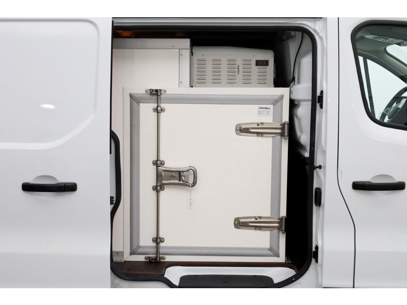 49048433-renault-trafic-13