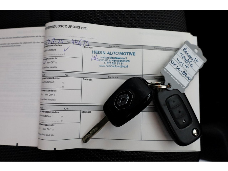 49048433-renault-trafic-6