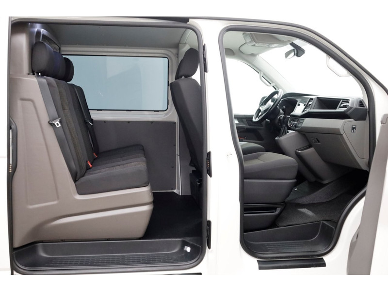 49083188-volkswagen-transporter-3