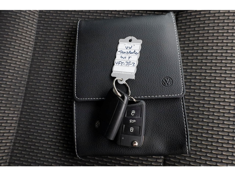 49083188-volkswagen-transporter-8