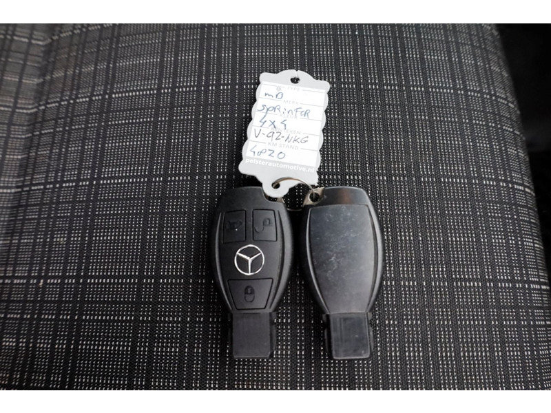 49090950-mercedes-benz-sprinter-6