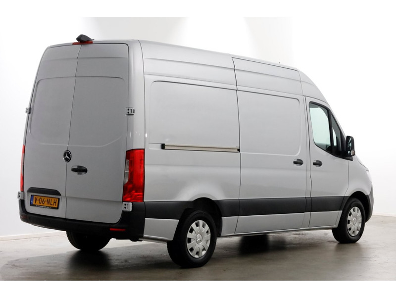 49130431-mercedes-benz-sprinter-2