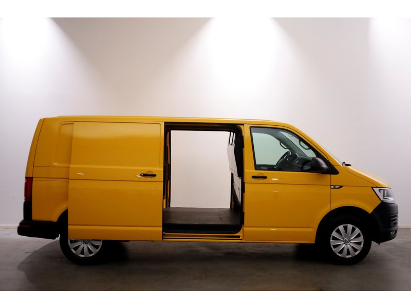 49179500-volkswagen-transporter-3