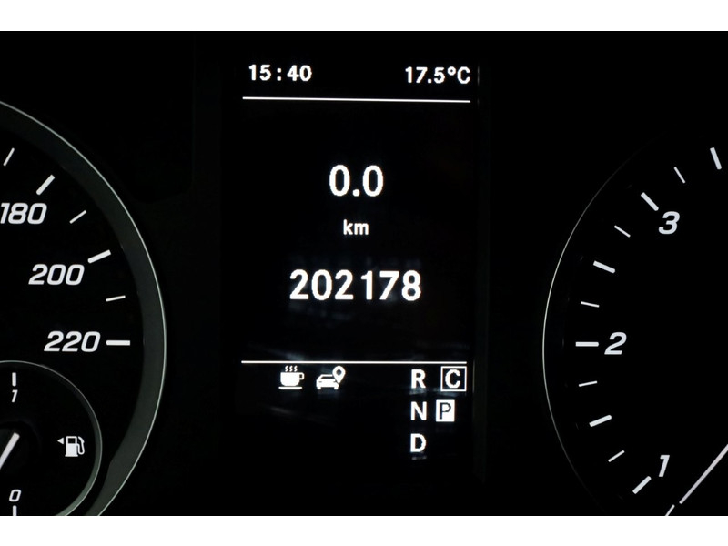 49215685-mercedes-benz-vito-16