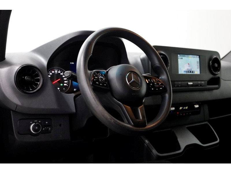 49250281-mercedes-benz-sprinter-12