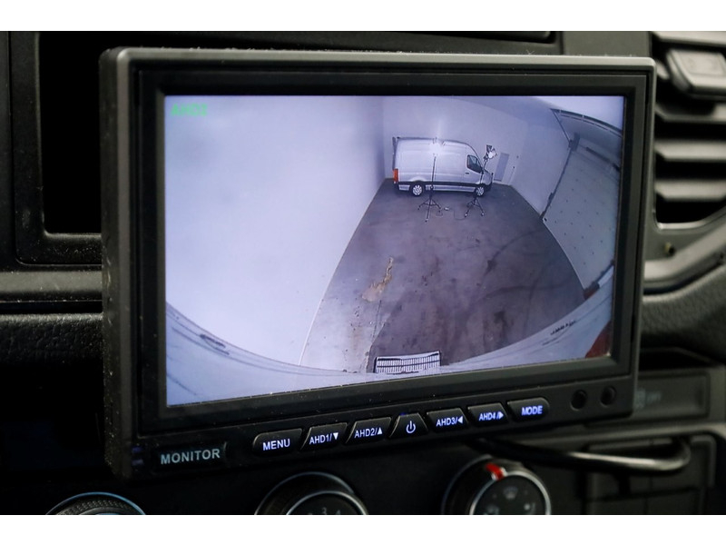 49375018-volkswagen-crafter-13