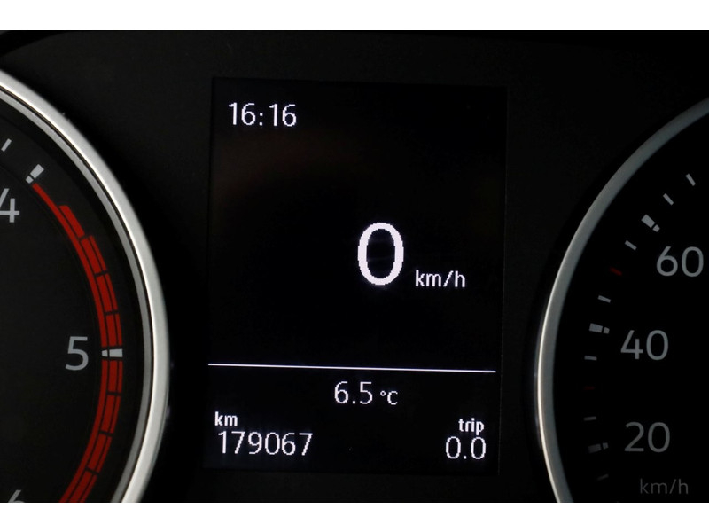 49375018-volkswagen-crafter-14