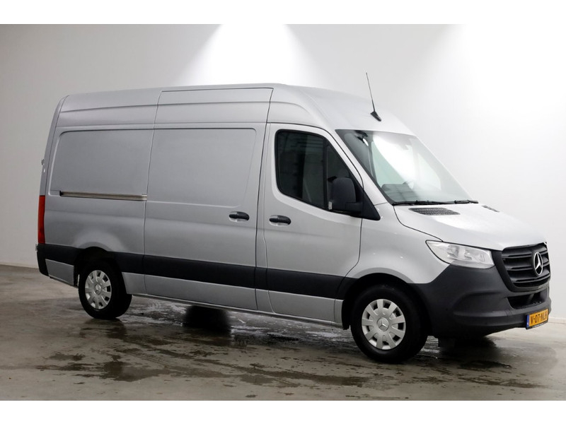 49375281-mercedes-benz-sprinter-10