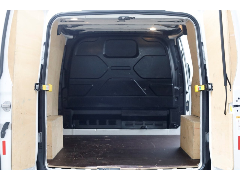 49419902-ford-transit-custom-5