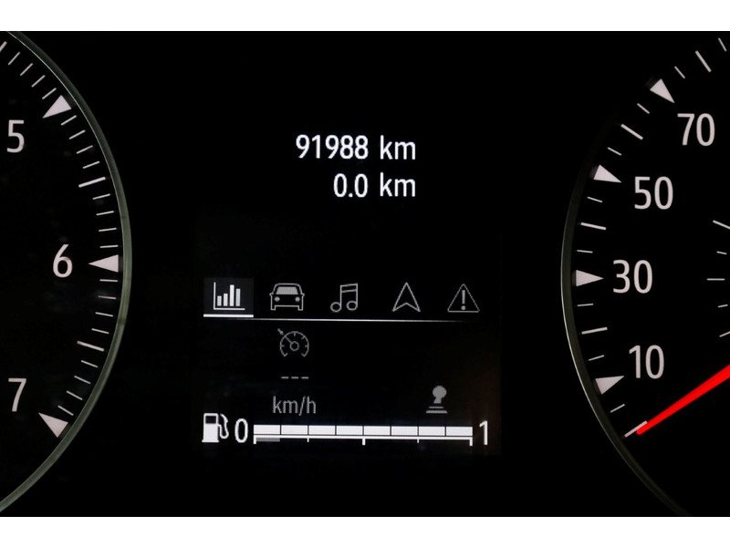 49509595-renault-trafic-16