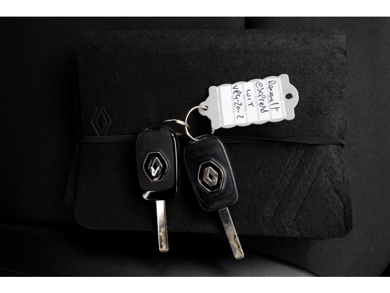 49514631-renault-express-6