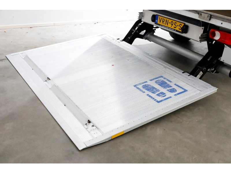 49539841-renault-master-12