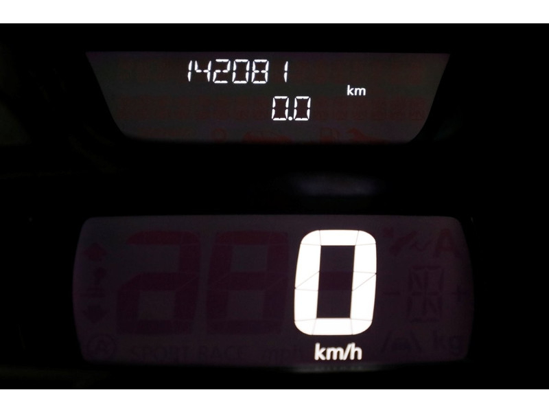 49573899-opel-vivaro-19