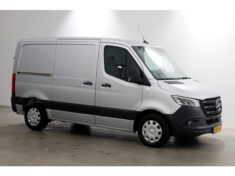 49600659-mercedes-benz-sprinter-10