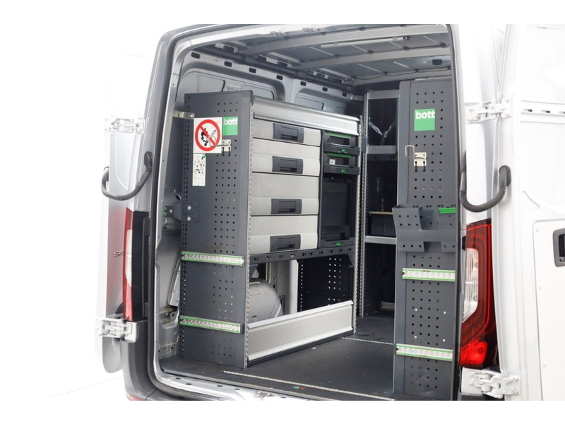 49600659-mercedes-benz-sprinter-12