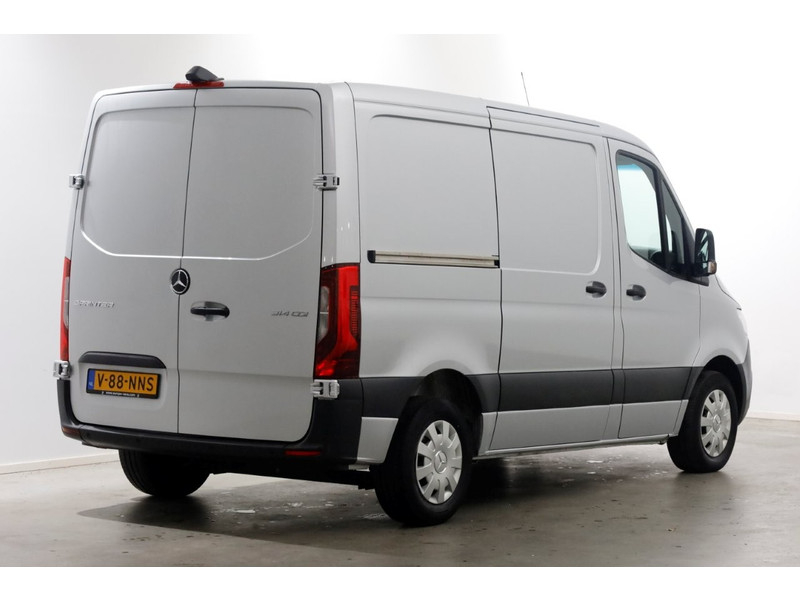 49600659-mercedes-benz-sprinter-2