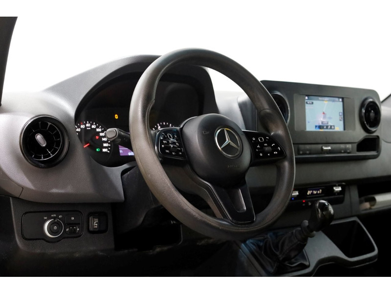 49603418-mercedes-benz-sprinter-18