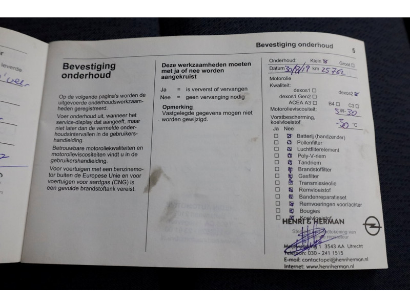 49706915-opel-vivaro-10