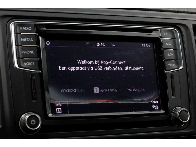 49726468-volkswagen-transporter-19