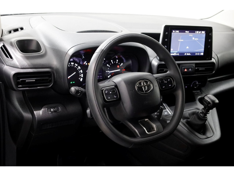 49726593-toyota-proace-city-11