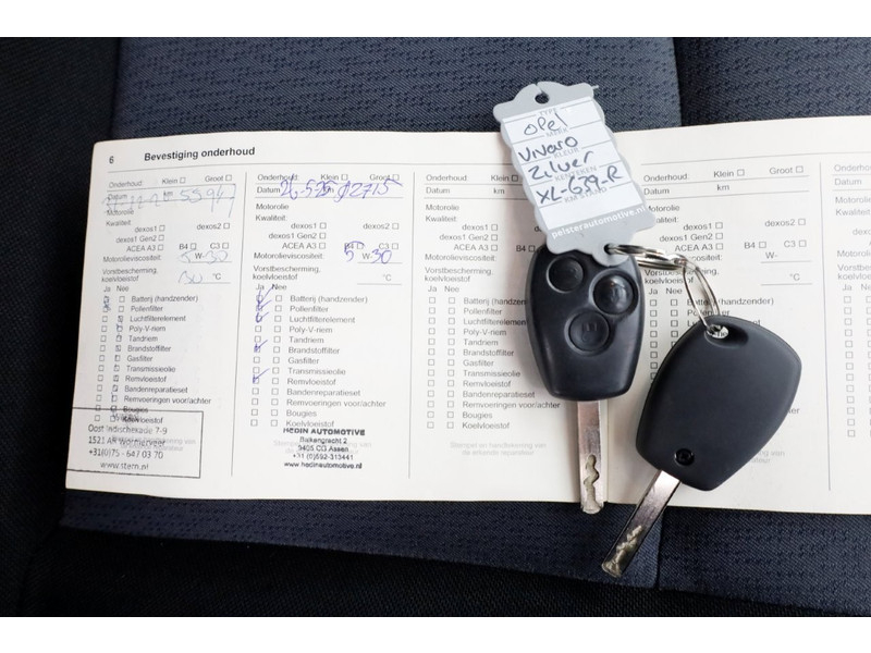 49743157-opel-vivaro-9