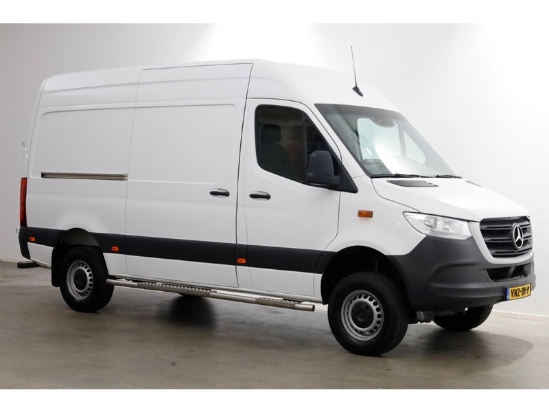 49758769-mercedes-benz-sprinter-10