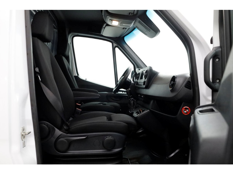 49759073-mercedes-benz-sprinter-3
