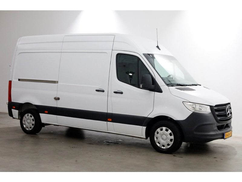 49793645-mercedes-benz-sprinter-10
