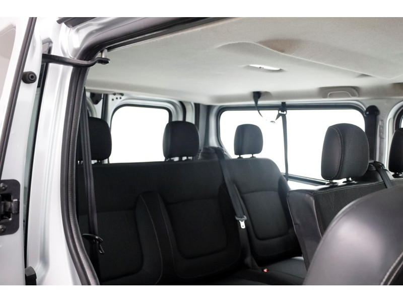 49927206-renault-trafic-7