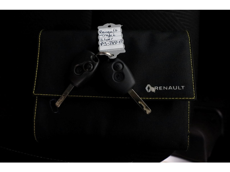 49927206-renault-trafic-9