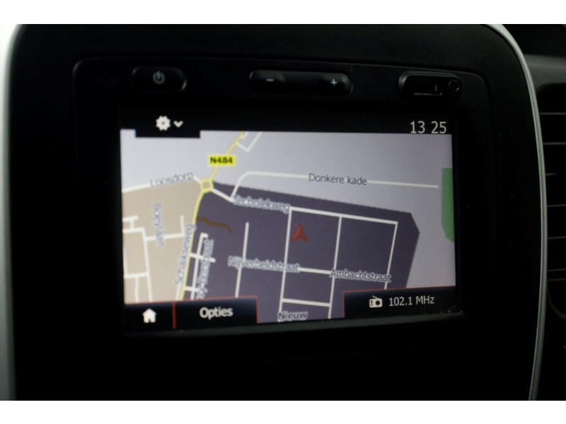 49927425-renault-trafic-16