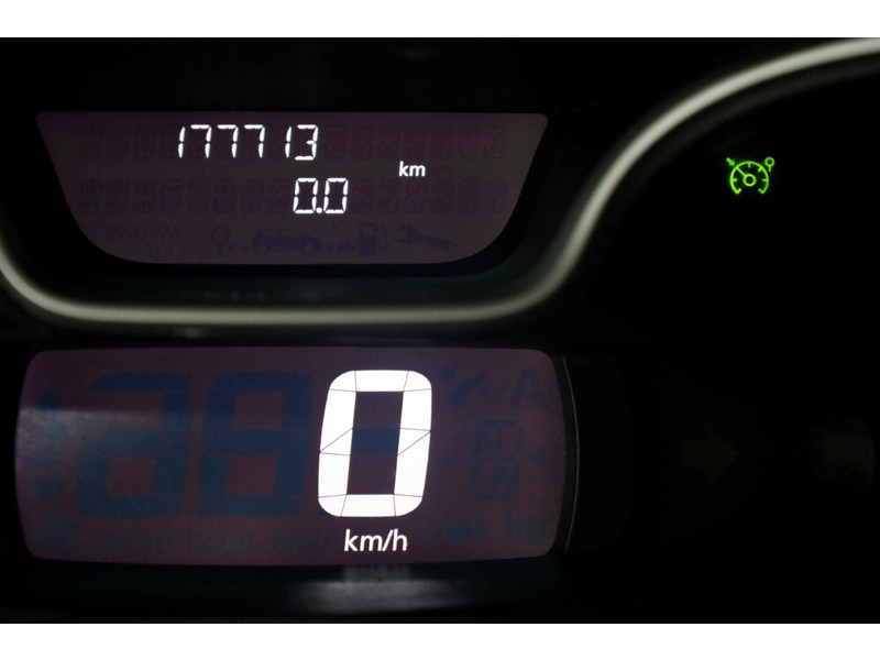 49927425-renault-trafic-17